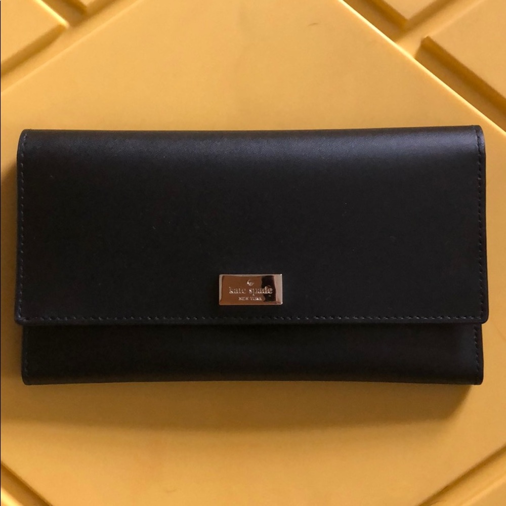 Kate Spade wallet. BNWT
